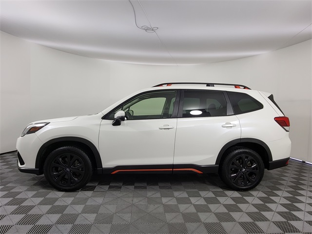 2022 Subaru Forester Sport photo 2