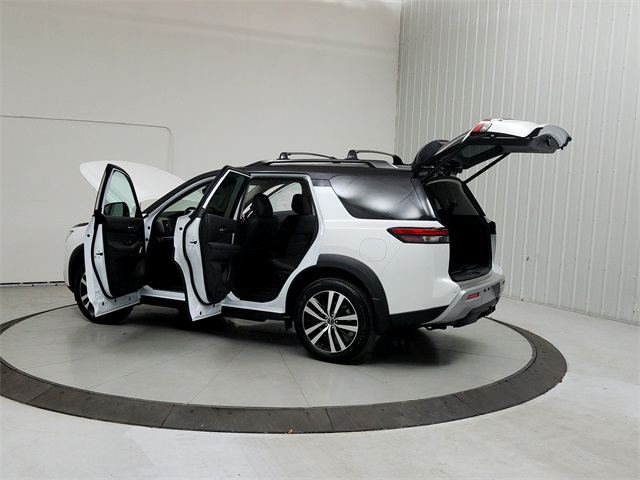 2025 Nissan Pathfinder Platinum photo 12