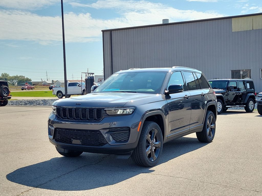 2025 Jeep Grand Cherokee Altitude X photo 2