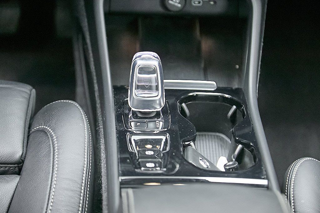 2023 VOLVO XC40 - Image 29