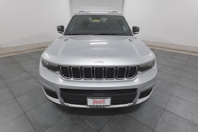2025 Jeep Grand Cherokee Limited photo 2