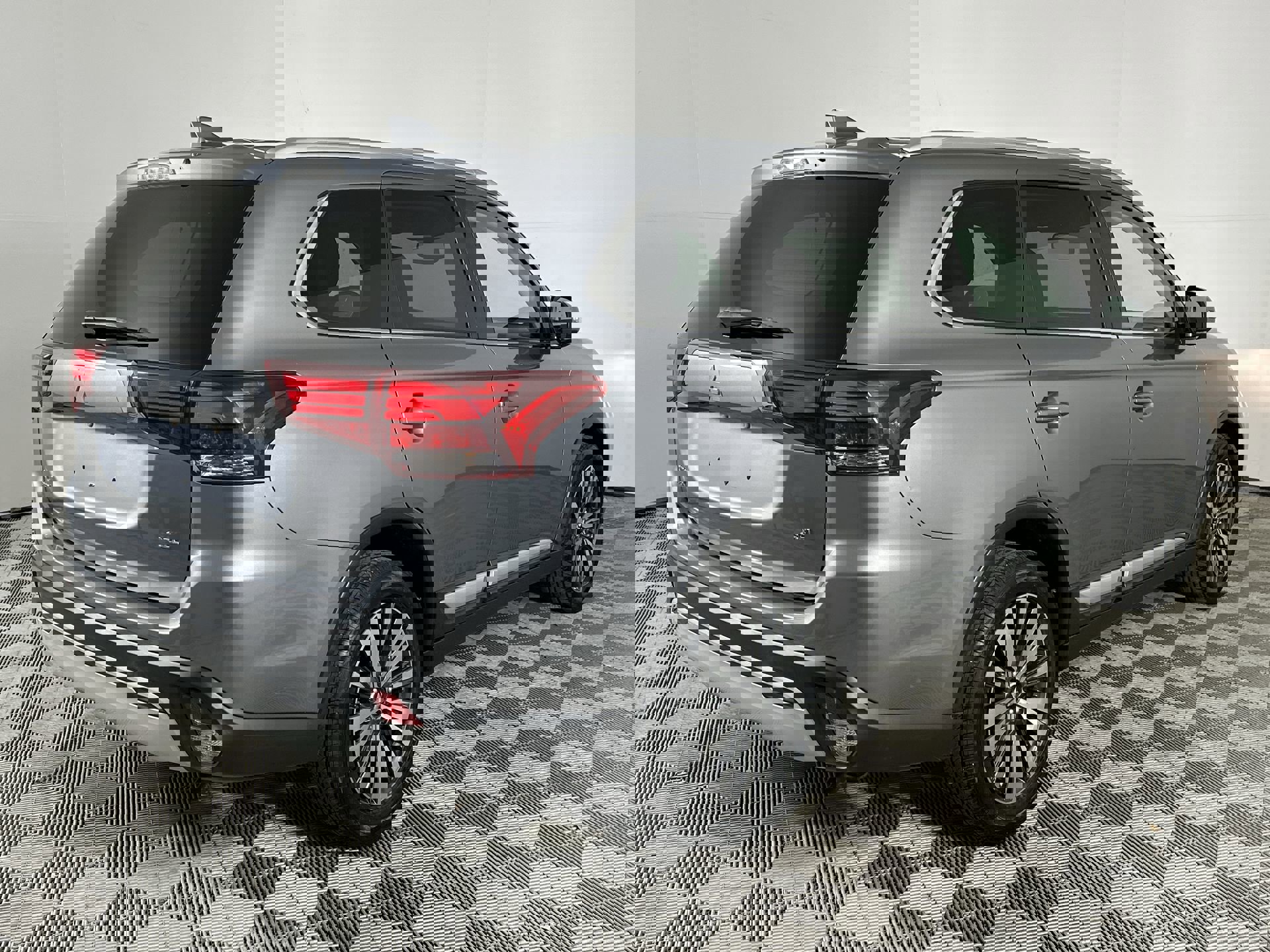 2020 Mitsubishi Outlander SEL photo 8