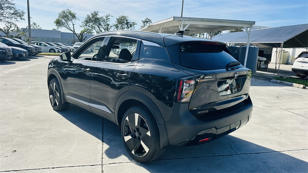 2025 Nissan Kicks SR photo 3
