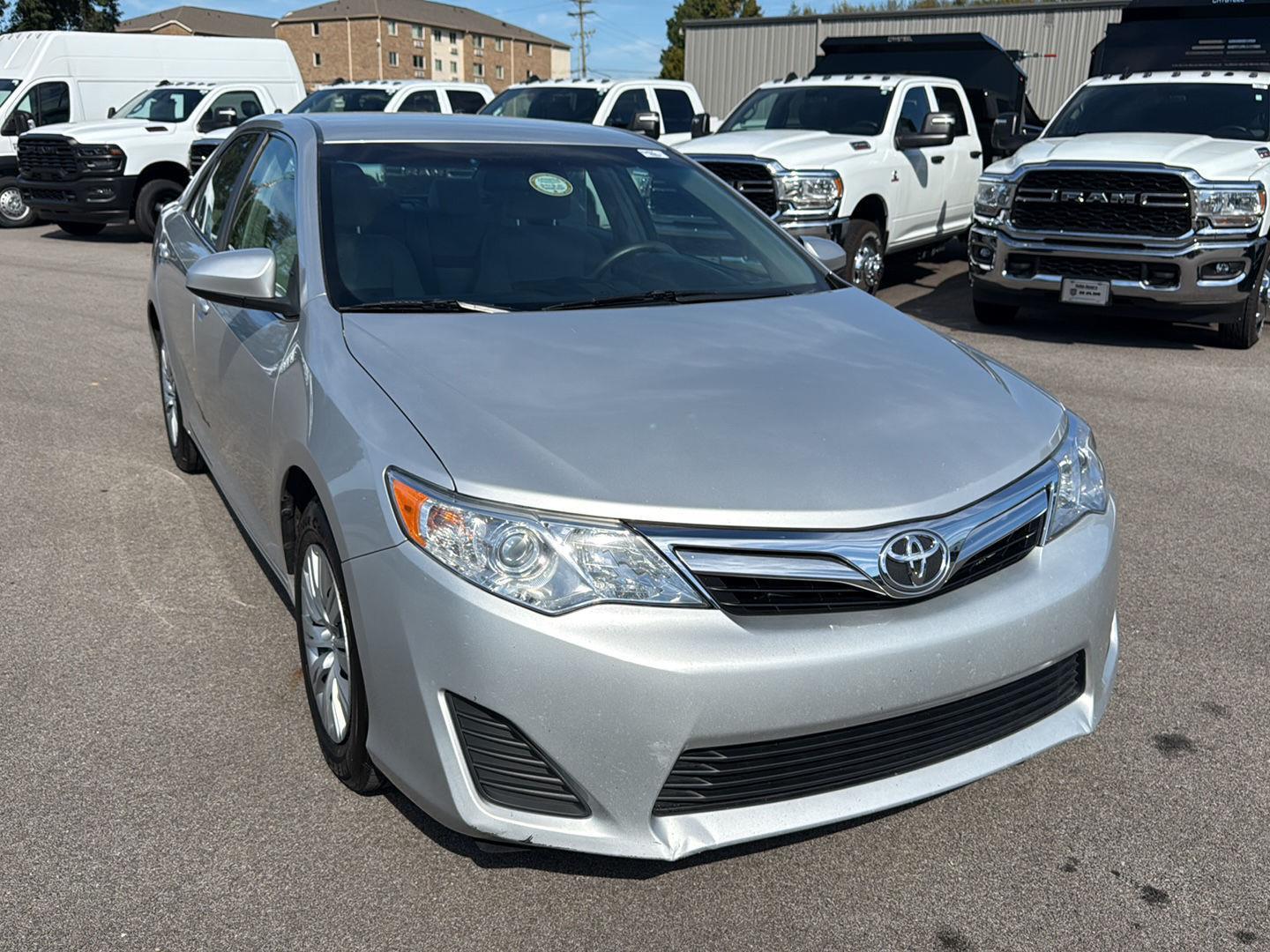 2014 Toyota Camry L photo 2