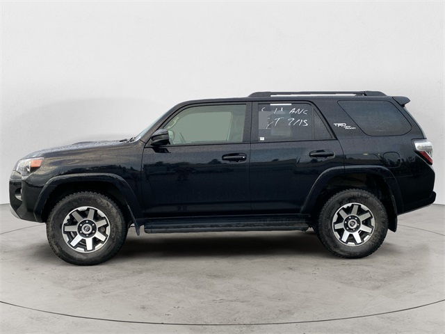 2024 Toyota 4Runner TRD Off-Road photo 2