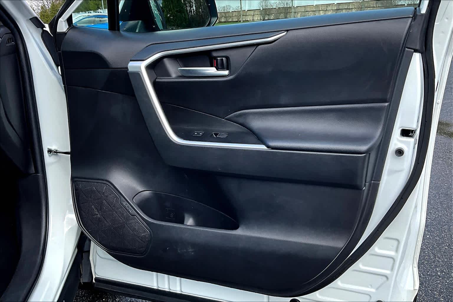 2023 Toyota RAV4 XLE photo 10