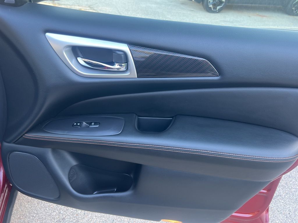 2020 Nissan Pathfinder SL photo 23