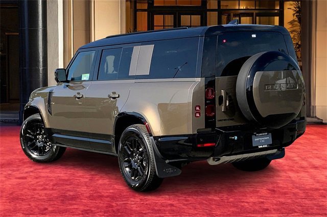 2025 Land Rover Defender 130 X-Dynamic SE photo 3