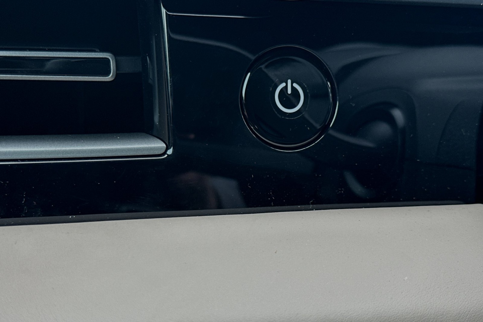 2025 Porsche Taycan 4S photo 22