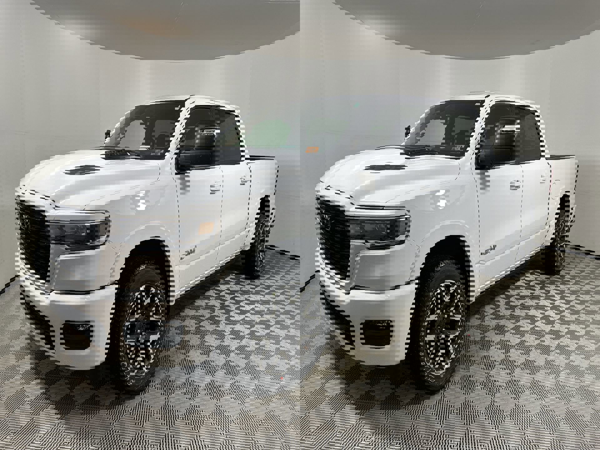 2025 Ram 1500 Laramie photo 4