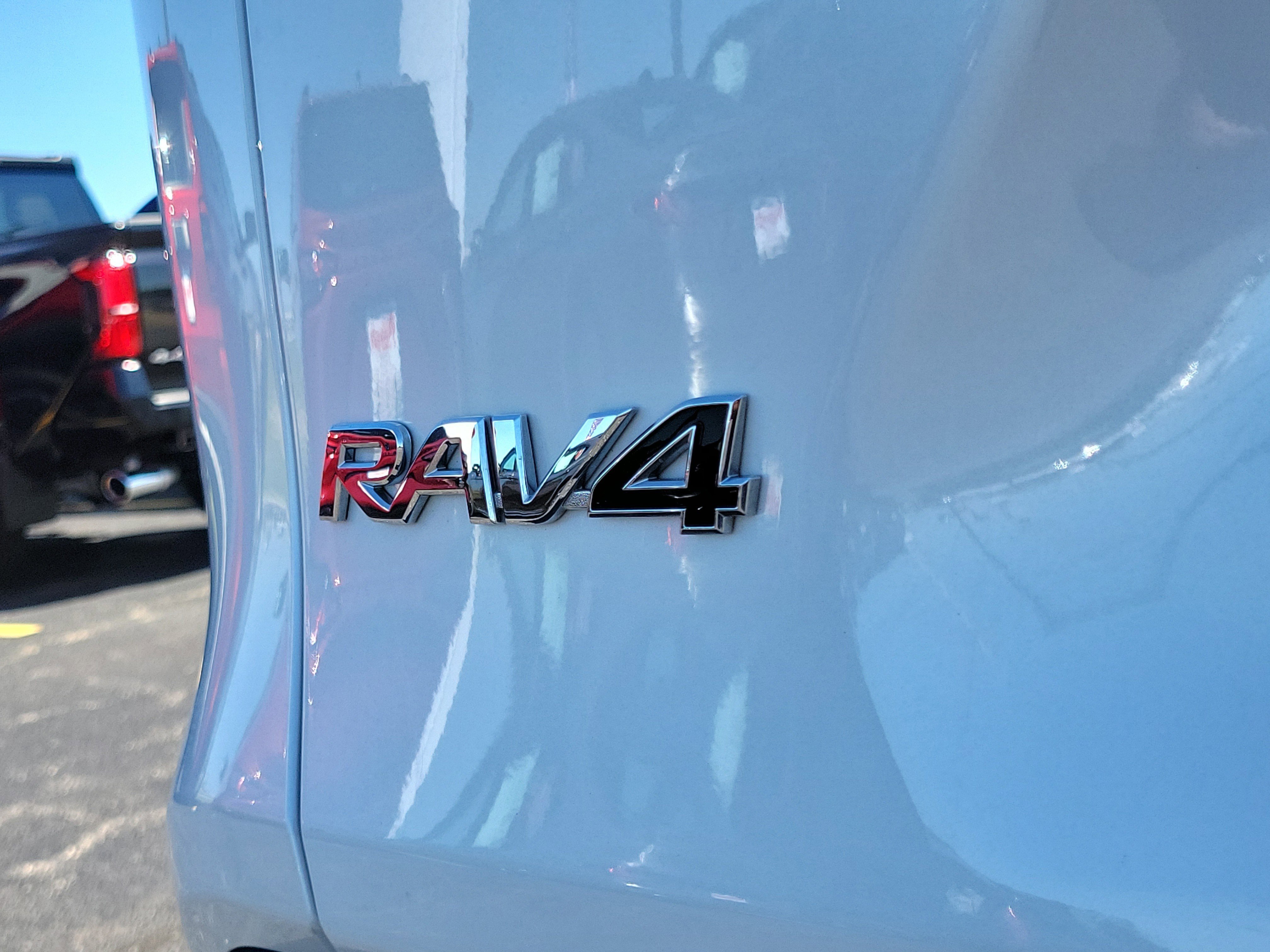 2025 Toyota RAV4 XLE Premium photo 4