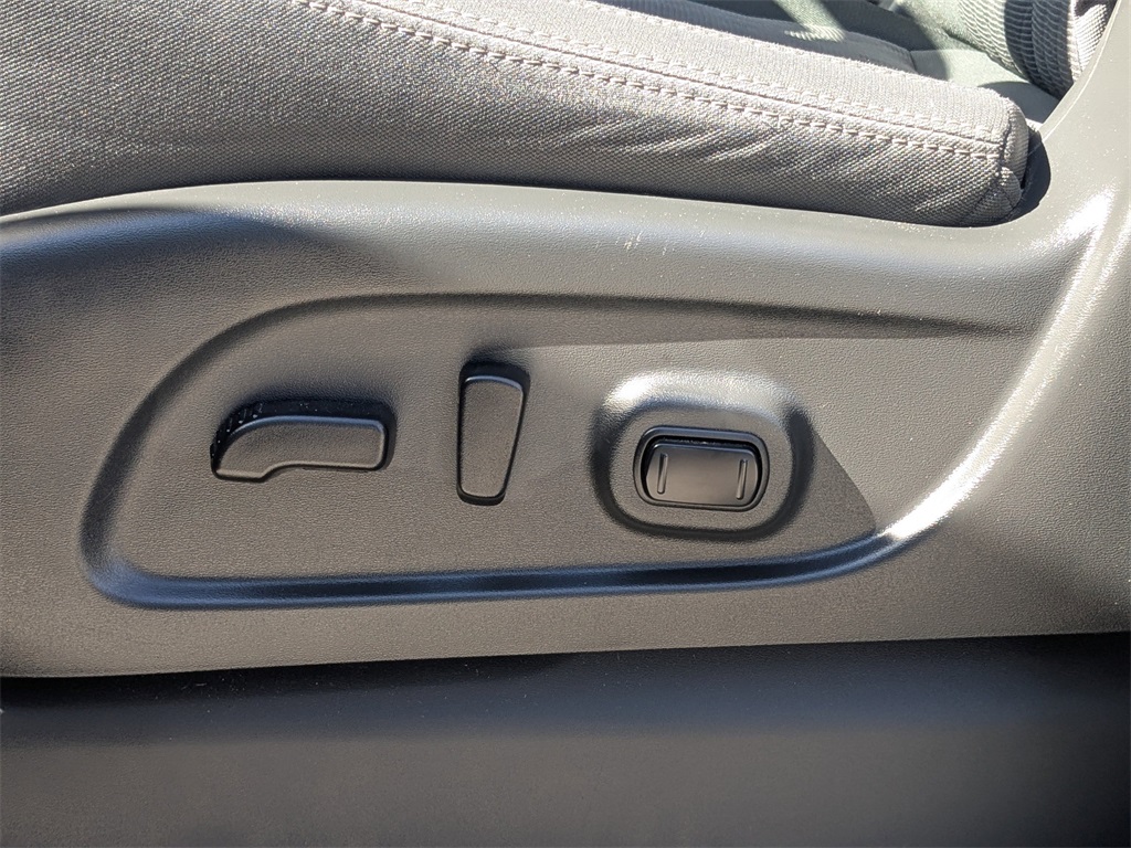 2024 Nissan Titan SV photo 19
