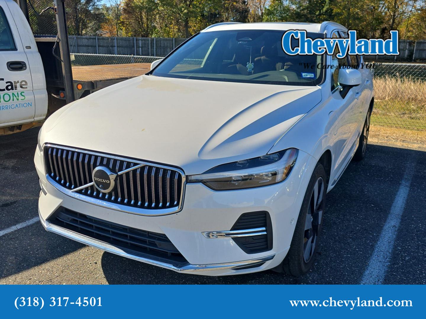 2023 Volvo XC60 Plus's photo