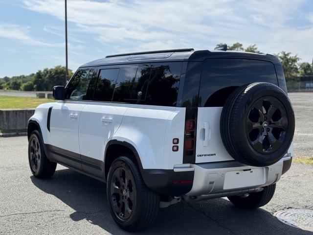 2024 Land Rover Defender 110 S photo 2
