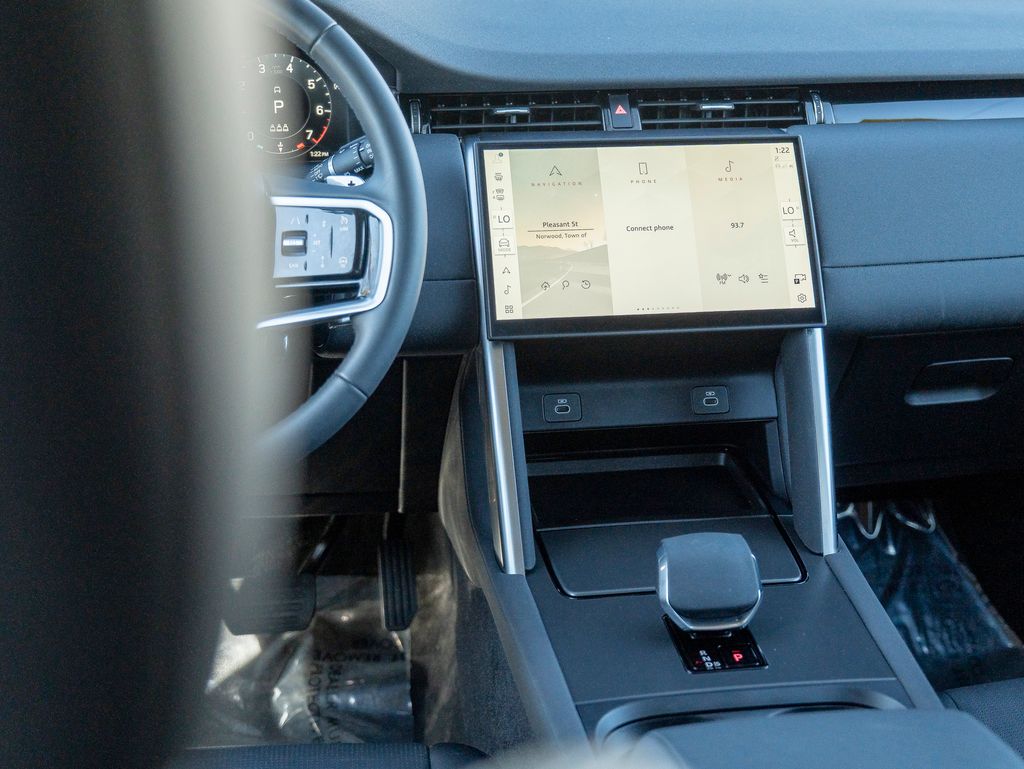 2024 Land Rover Discovery Sport S photo 19