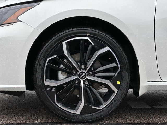 2025 Nissan Altima SR photo 4