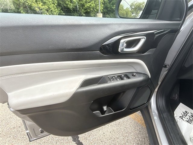 2023 Jeep Compass Limited photo 11
