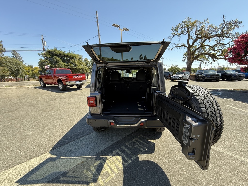 2025 Jeep Wrangler Sahara photo 23