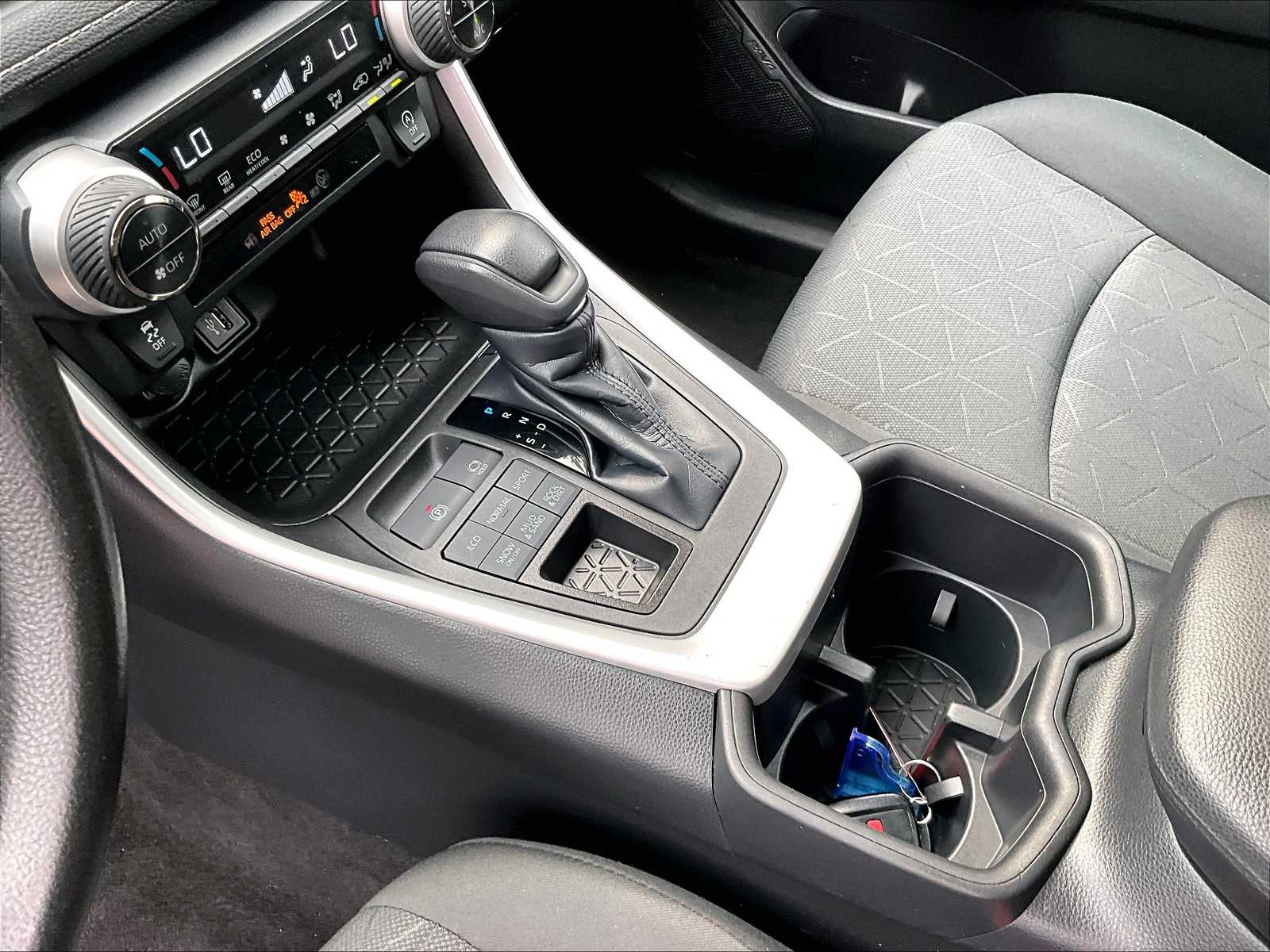2023 Toyota RAV4 XLE photo 39