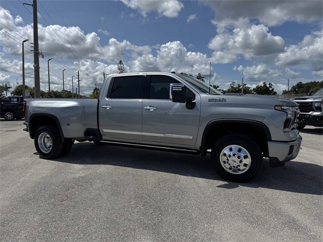 2025 Chevrolet Silverado 3500HD High Country photo 3