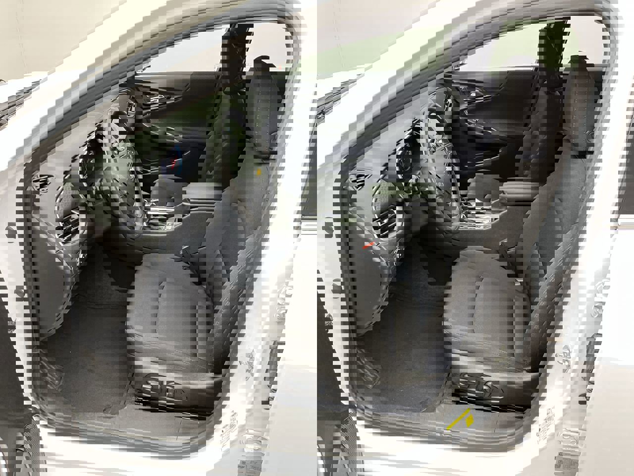 2024 Chevrolet Malibu 1LT photo 2