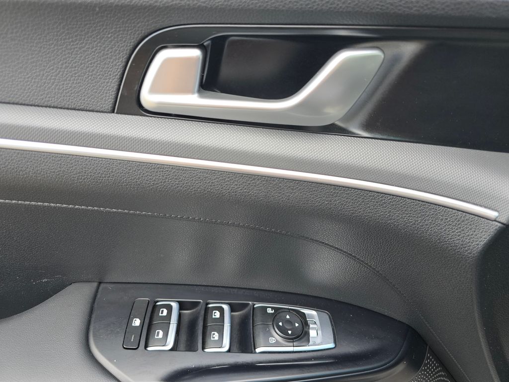 2021 Kia K5 GT-Line photo 24