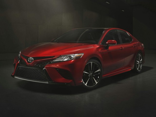 2020 Toyota Camry SE's photo