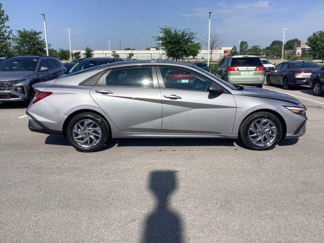 2025 Hyundai Elantra Hybrid Blue photo 4