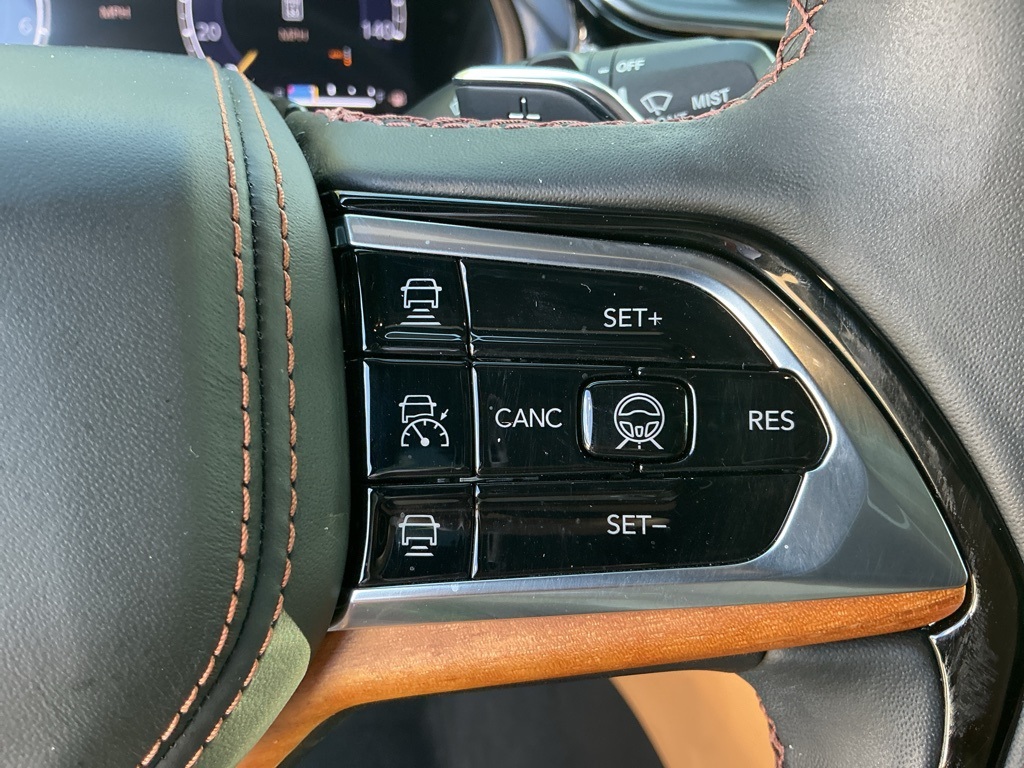 2024 Jeep Grand Cherokee Summit photo 16
