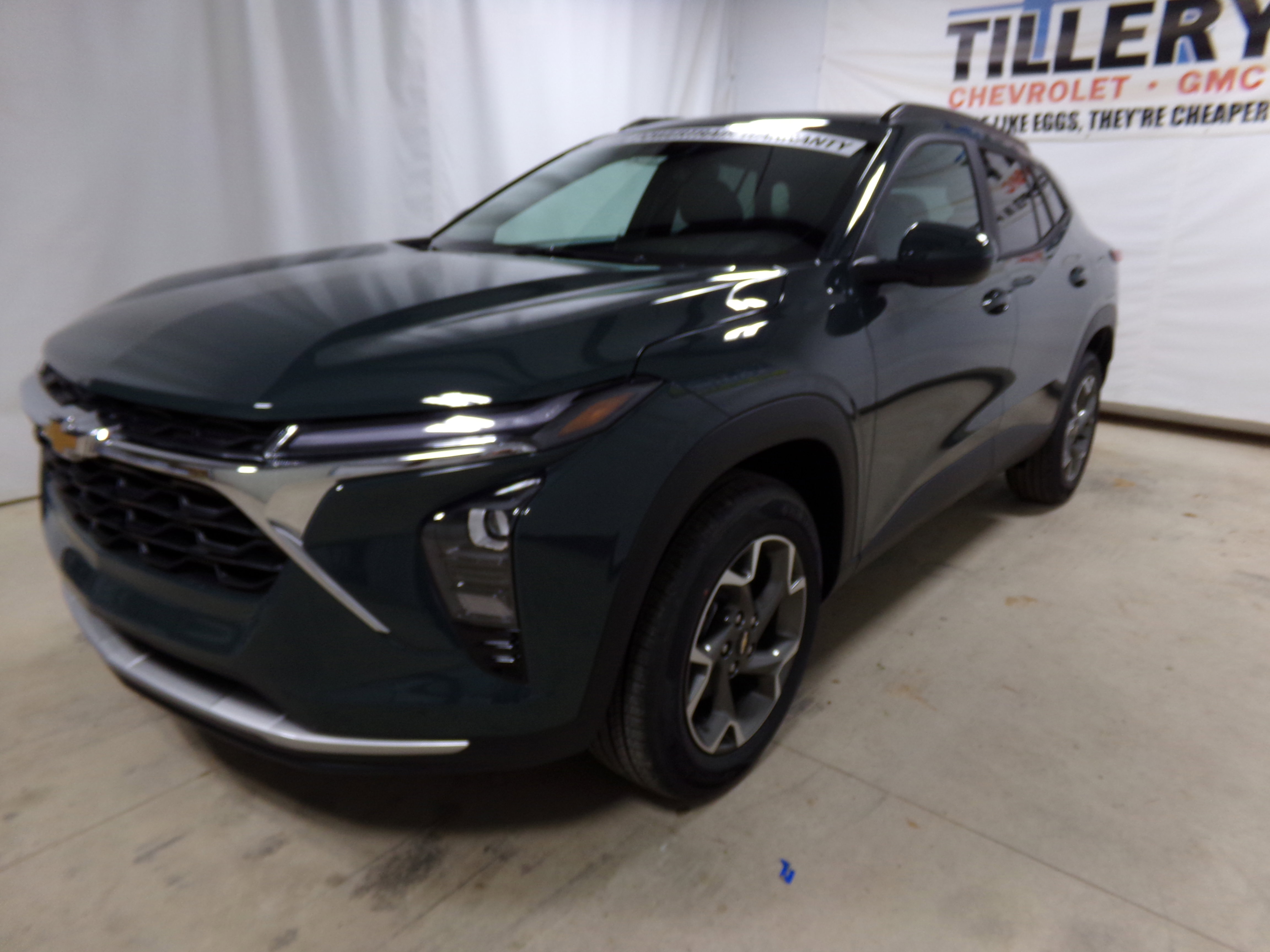 2025 Chevrolet Trax LT photo 3