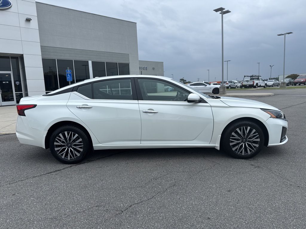 2023 Nissan Altima 2.5 SV photo 2