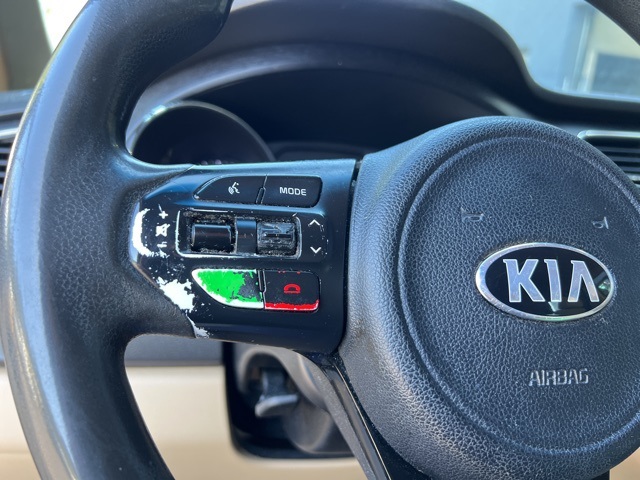 2016 Kia Sedona LX photo 17