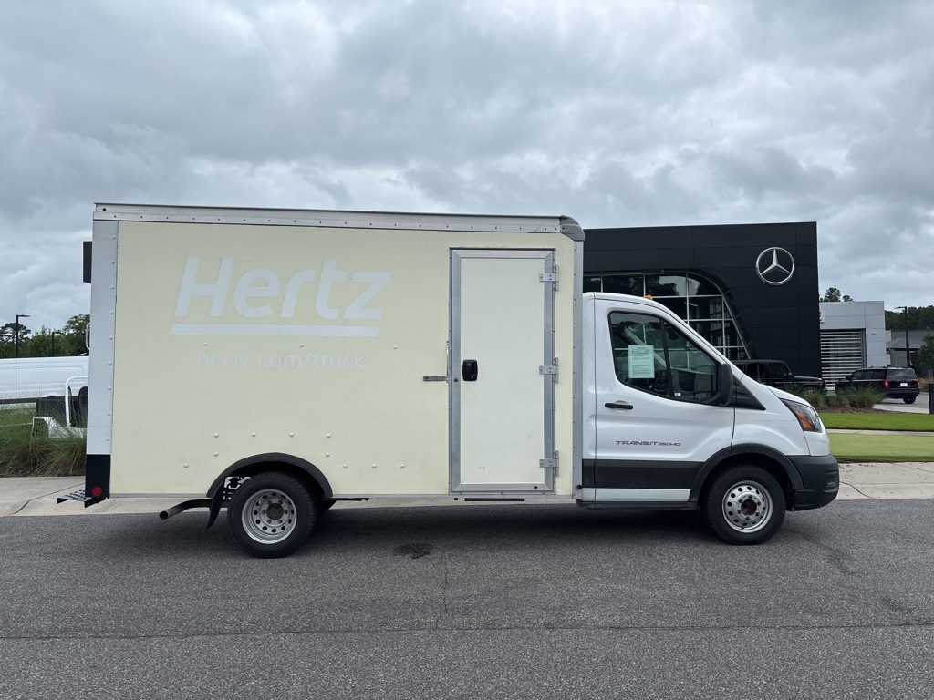 2023 Ford Transit Cutaway photo 2