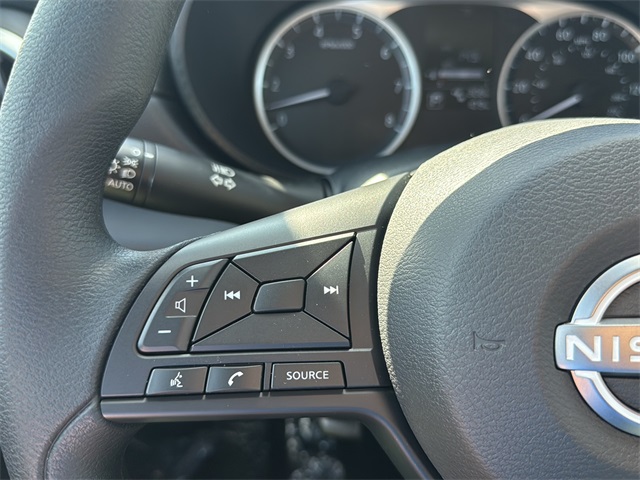 2025 Nissan Versa 1.6 S photo 16
