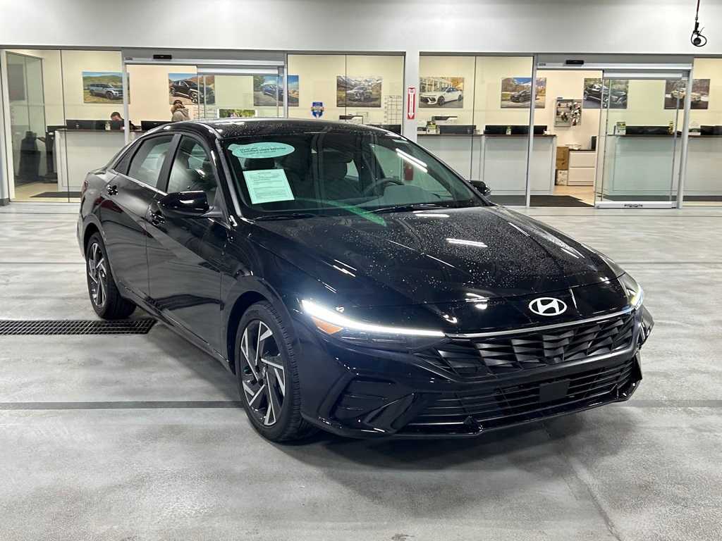 2024 Hyundai Elantra SEL Convenience photo 13
