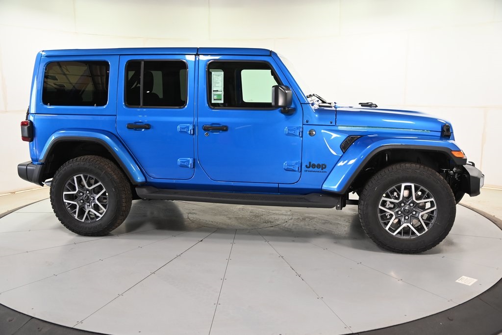 2025 Jeep Wrangler Sahara photo 2