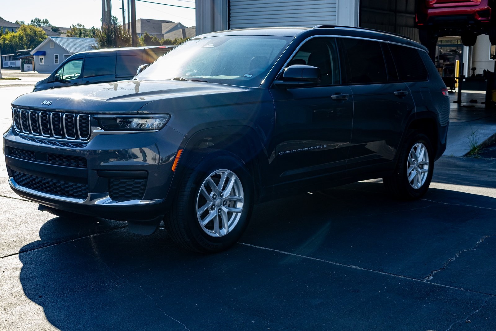 2023 Jeep Grand Cherokee L Laredo's photo
