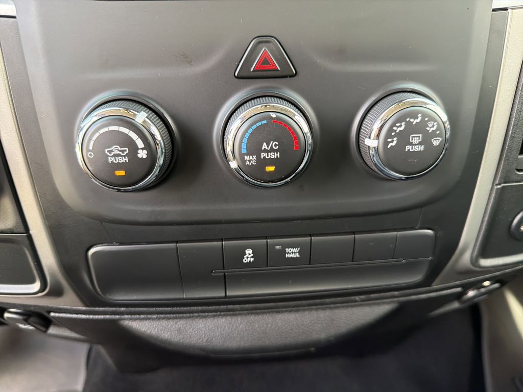 2020 Ram 1500 Classic SLT photo 4