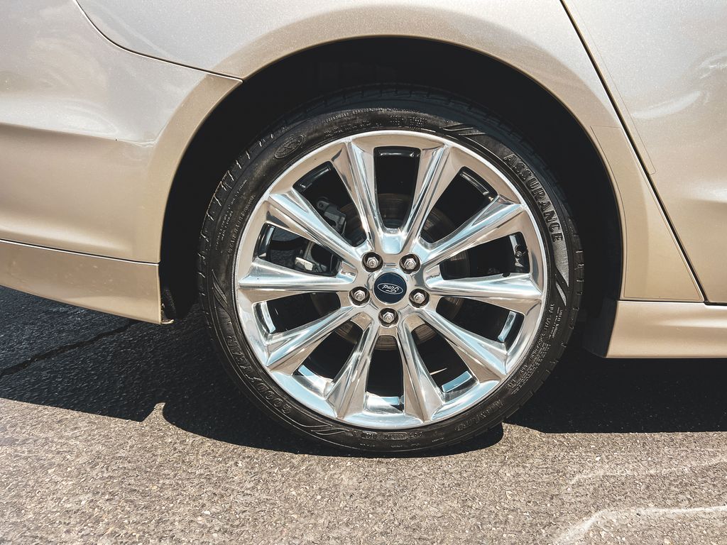 2017 Ford Fusion Platinum photo 4