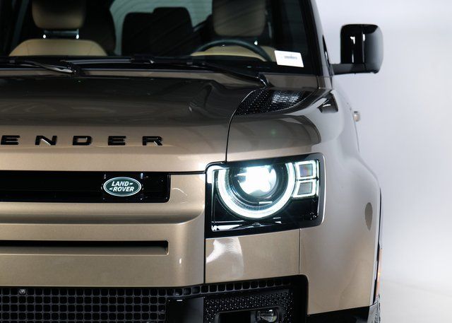 2025 Land Rover Defender 110 X-Dynamic SE photo 24