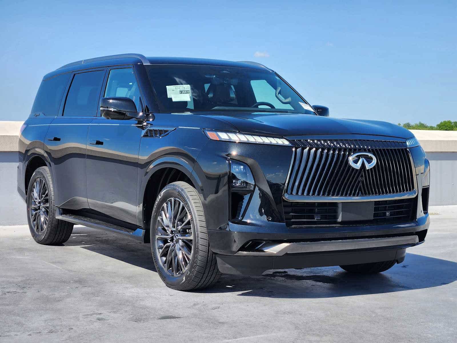 2025 Infiniti QX80 photo 2