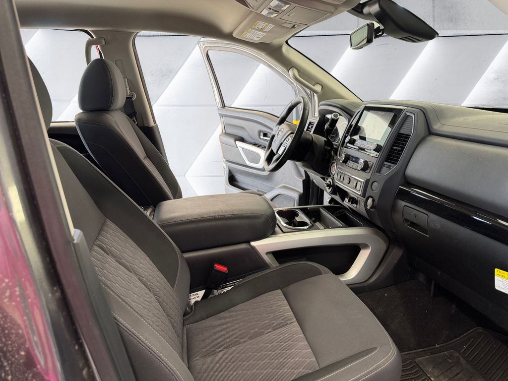 2024 Nissan Titan SV photo 13