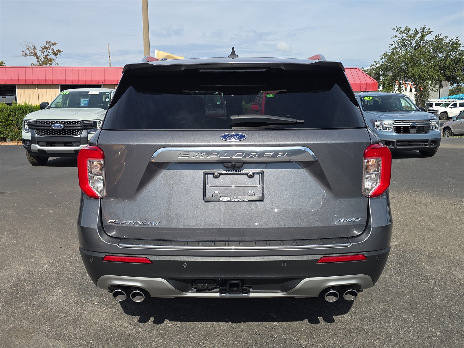 2022 Ford Explorer Platinum photo 2