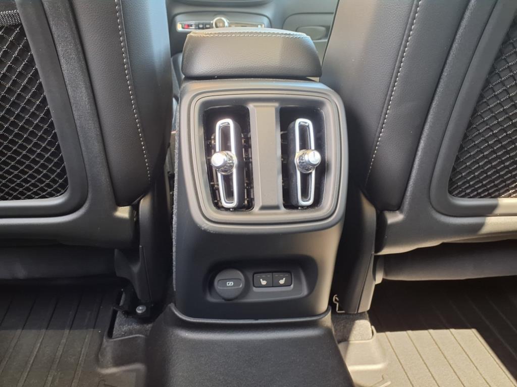 2024 Volvo XC40 Ultimate photo 22