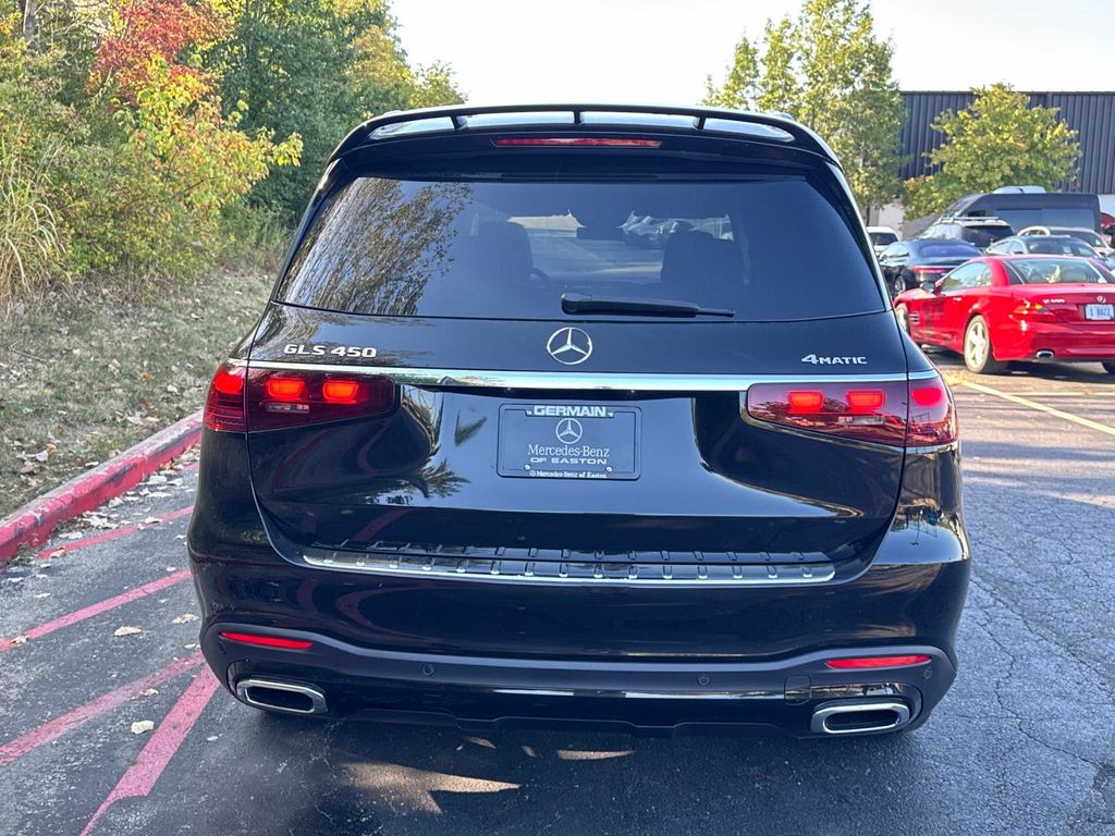 2026 Mercedes Benz GLS 450 4MATIC photo 3