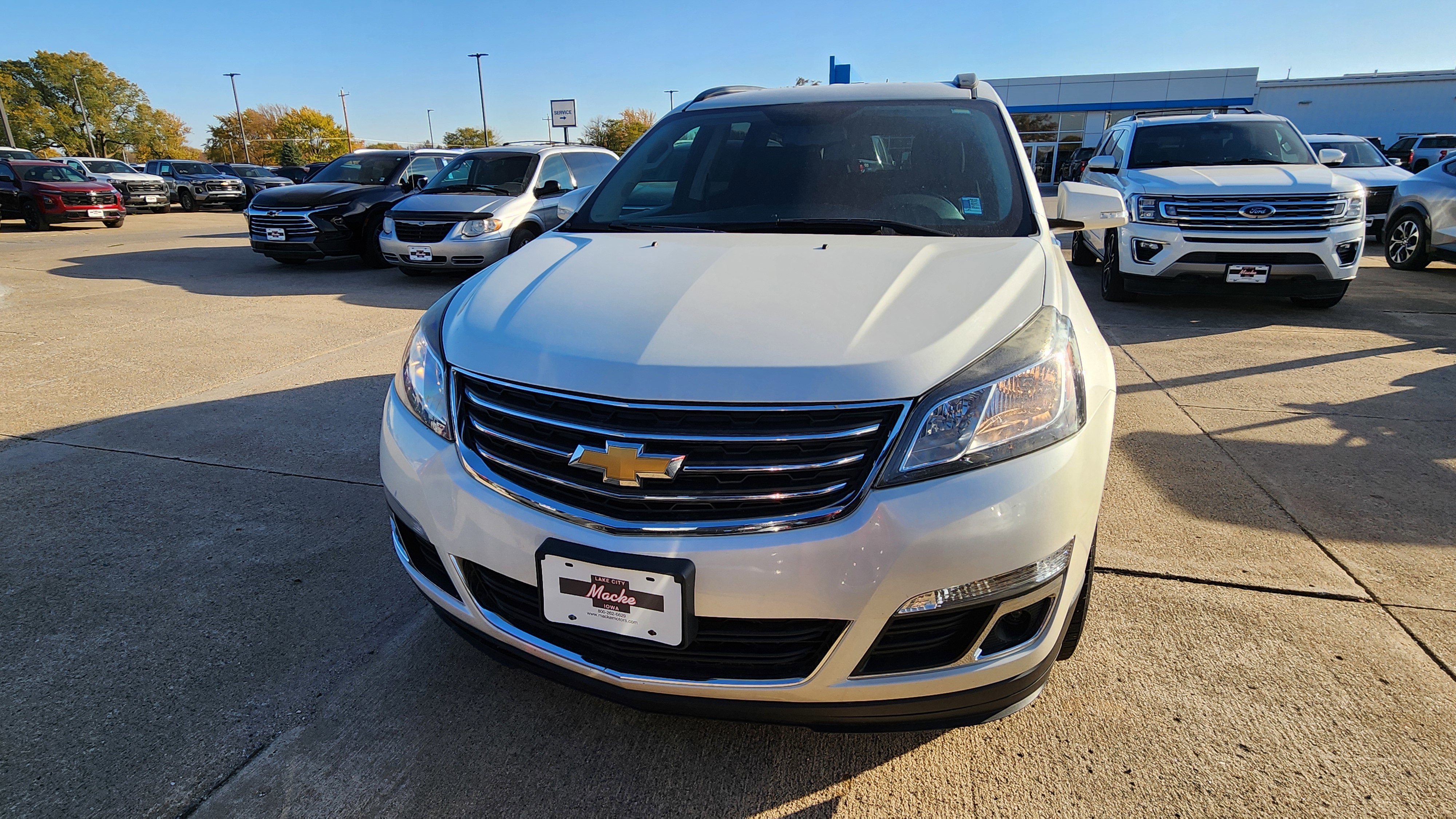 Used 2015 Chevrolet Traverse 1LT with VIN 1GNKVGKD4FJ334528 for sale in Lake City, IA