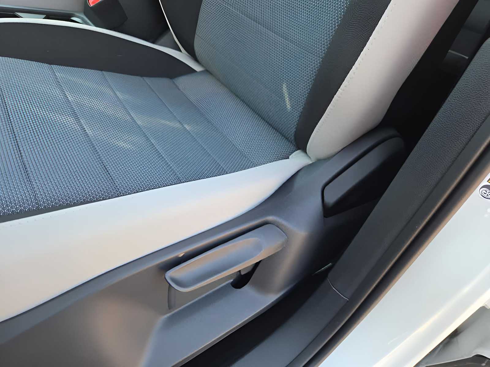 2025 Volkswagen Taos S photo 14