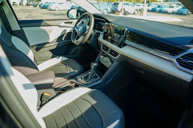 2025 Volkswagen Taos SEL photo 34