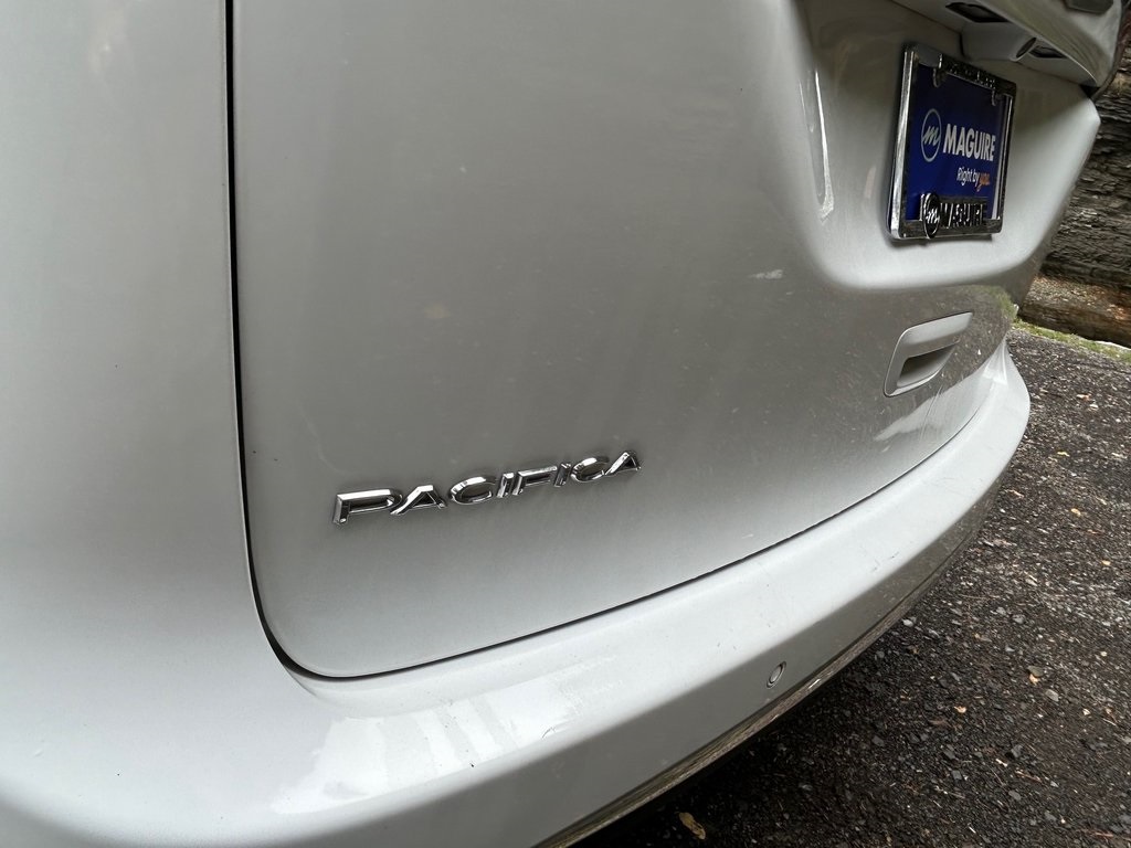 2018 Chrysler Pacifica Touring L photo 5