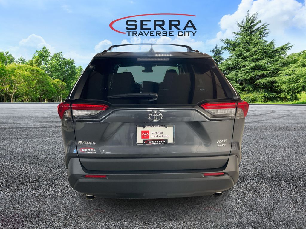 2023 Toyota RAV4 XLE photo 3